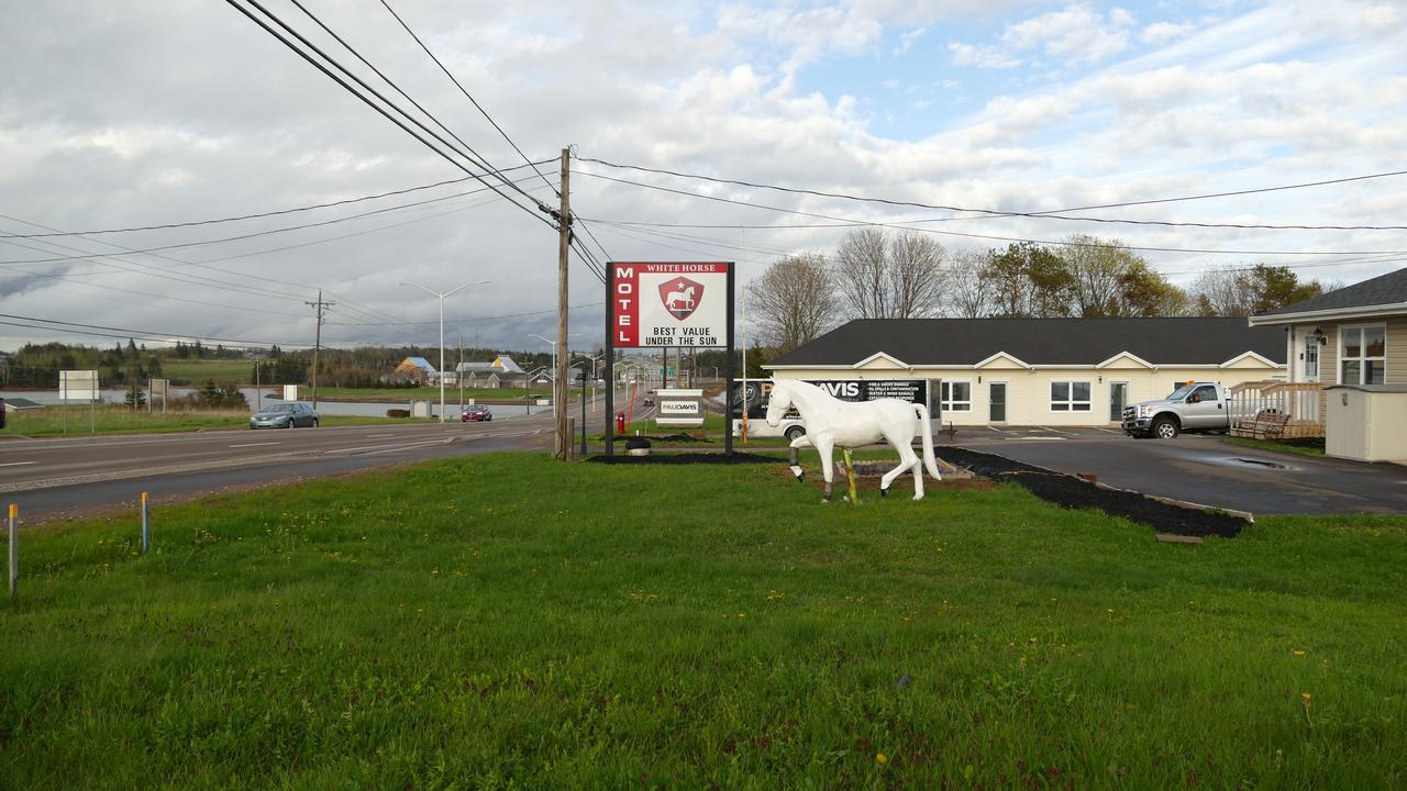 The White Horse Motel 콘웰 외부 사진