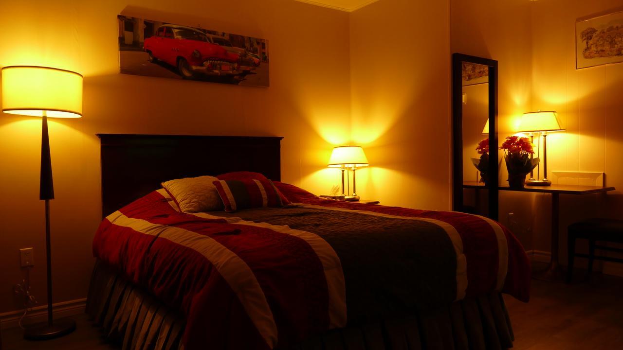 The White Horse Motel 콘웰 외부 사진